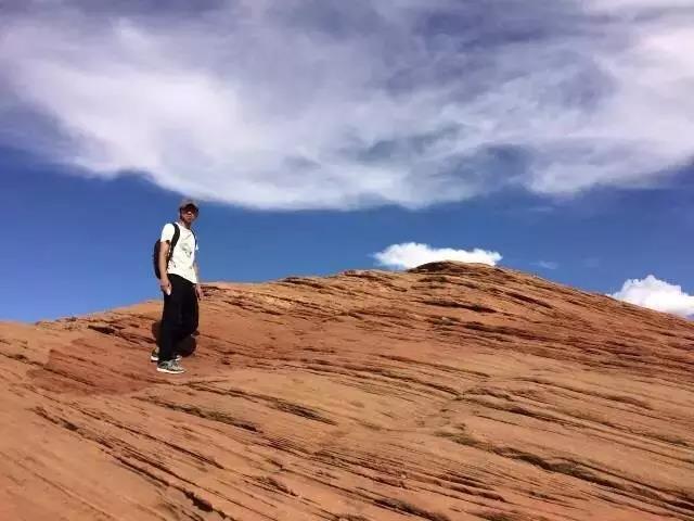 2015年，第三屆華宇青年獎(jiǎng)獲獎(jiǎng)藝術(shù)家楊健，由華宇集團(tuán)資助的項(xiàng)目“大盆地聲音”（暫定名）實(shí)施中